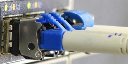 Glasfaser-Patchkabel am Switch